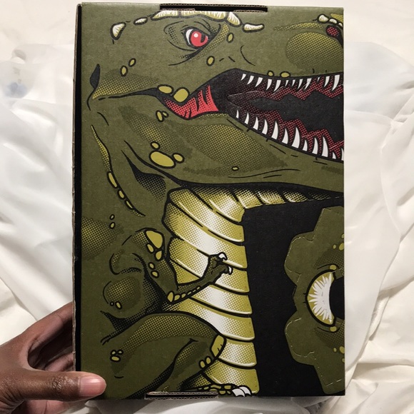 LOOT CRATE PRIMAL MARCH 2017 - Picture 9 of 10